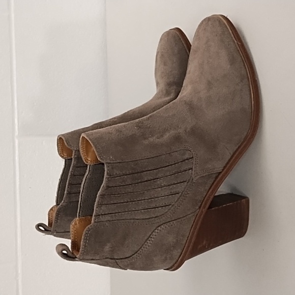 Nine West 7.5 Med Grey Vegan Suede Bootie Ankle Boot - Picture 3 of 16